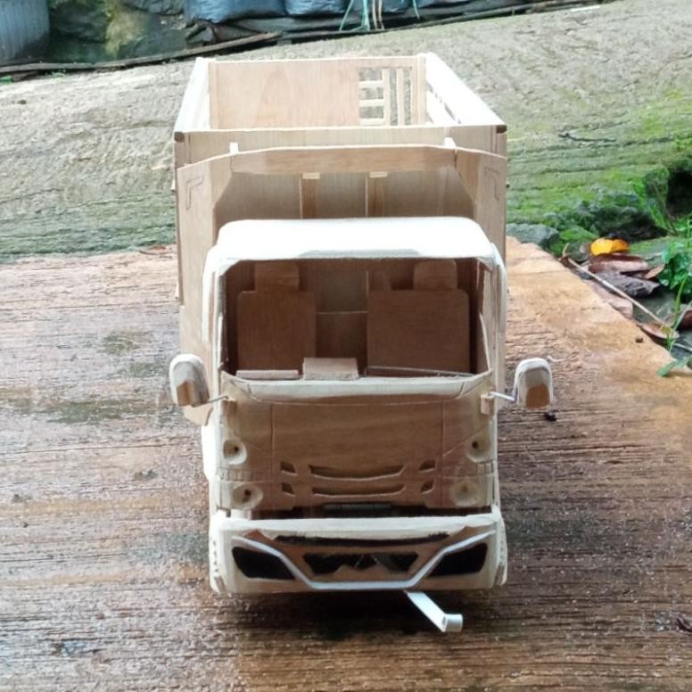 MINIATUR TRUK OLENG GIGA / mentahan truk GIGA NMR P 57 L 20 T26 SUPER JUMBO