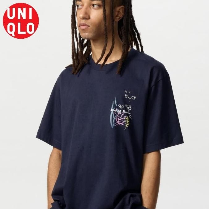 Kaos Tshirt UT Mickey Mouse Stands Lengan Pendek Disney Uniqlo