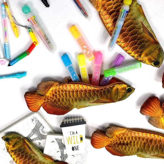 

Terbaru Tempat Pensil Shrelo Ikan Arwana Keemasan untuk Penggemar Ikan Hias Arowana Kreasi Lokal Indonesia