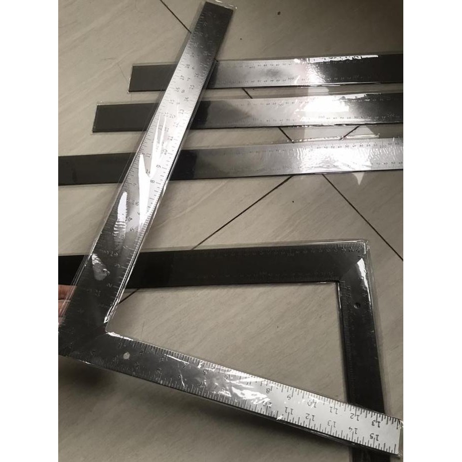 

TERLARIS - Penggaris Siku Stainless Steel Ukuran 60 x 40 cm