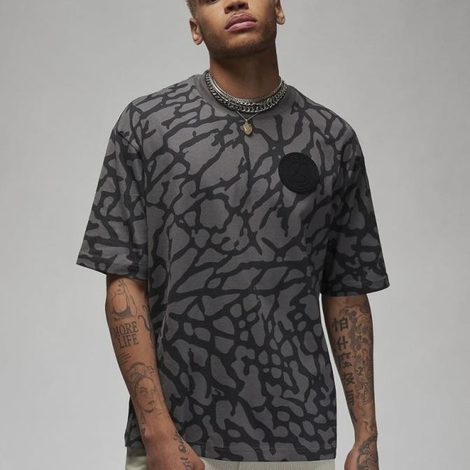 TERMURAH - KAOS MENS NIKE JORDAN X PARIS SAINT GERMAIN M J PSG STMT SS GFX TEE dark grey oversized