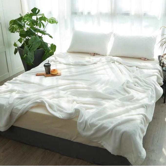 selimut handuk /selimut hotel putih polos bulu soft uk 150*200 MURAH