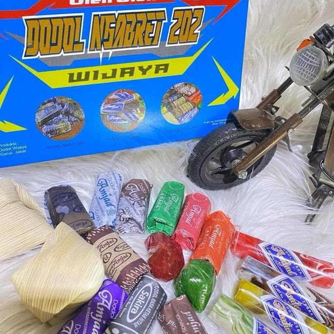 

Dodol garut 1 Kg 2BOX campur mix aneka rasa asli buatan khas kota garut Camilan Manis Food Gula Susu