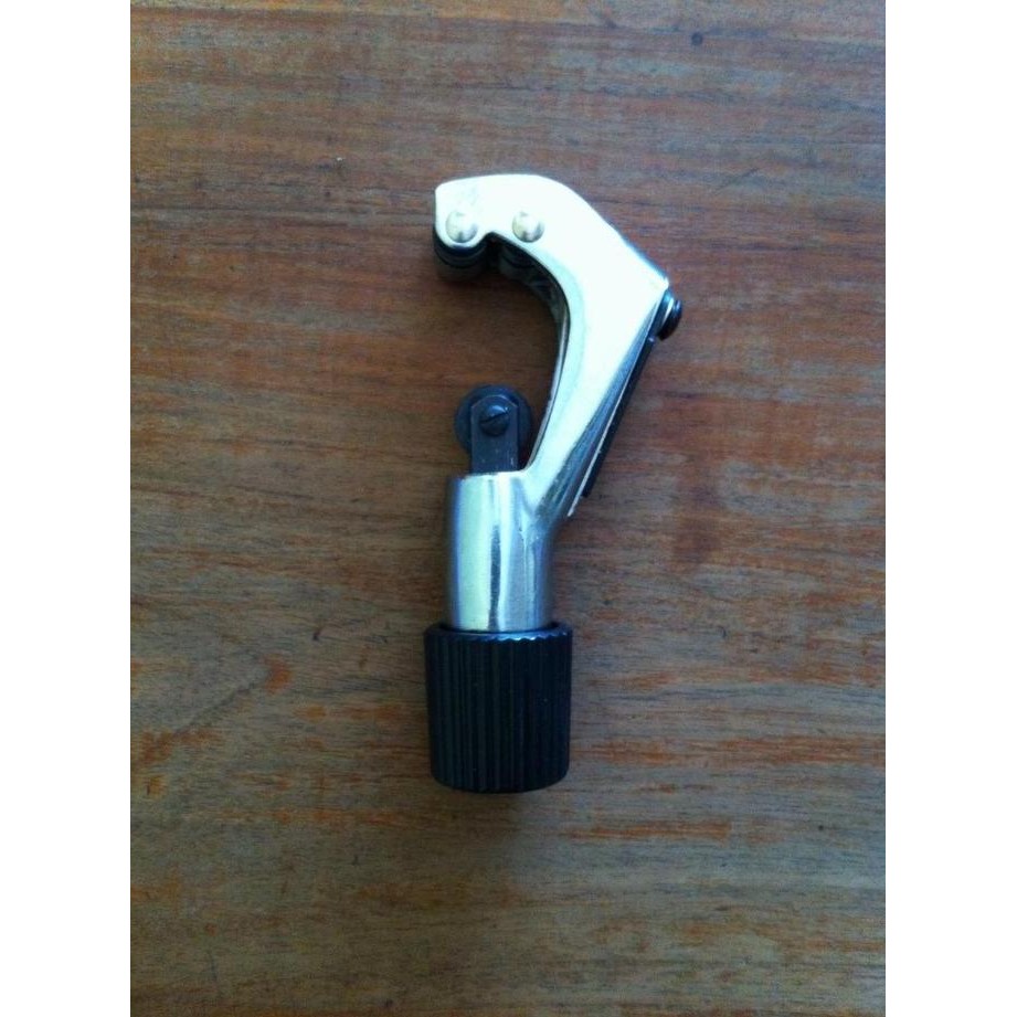 

cutter pipa tembaga / pemotong pipa / tube cutter