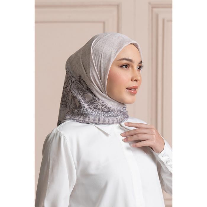 Wearing Klamby - Kawuna Scarf