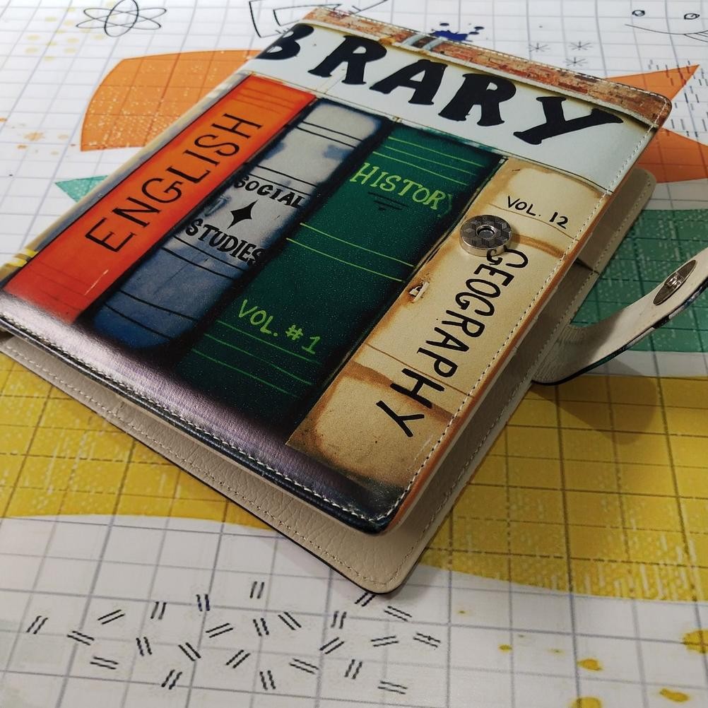 

Ready Binder Motif Library Ukuran A5 20Ring Dan B5 26Ring Bahan Kulit Sintetis Binder Aesthetic Glossy