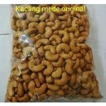 

Acang Mede Raa Bawang Putih 1G Cooed Nut With Garlic Flavor