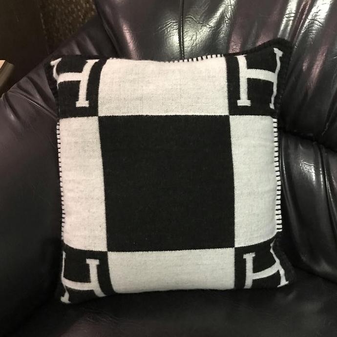 Sarung Bantal Hermes Co