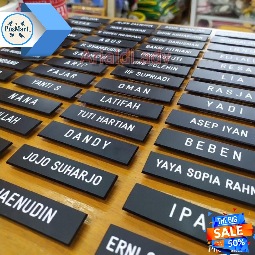 

SATU SET NAMETAG HITAM DOF FUL DAN PIN KORPRI ECHING KULIT JERUK MAGNET