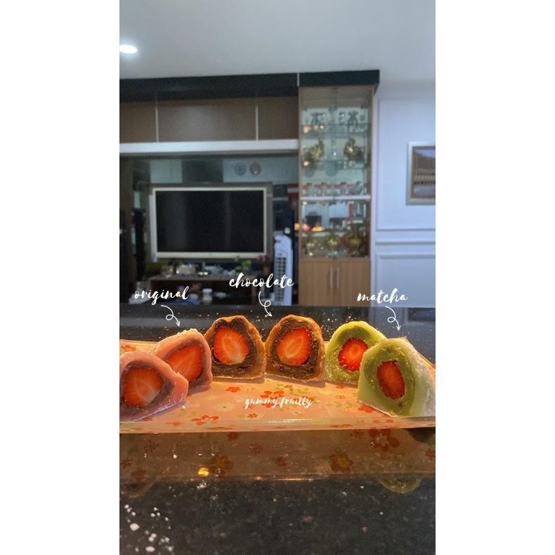 

READY STOCK [BACA DESC] Ichigo Daifuku Mochi Strawberry 1 pack isi 3 & 4