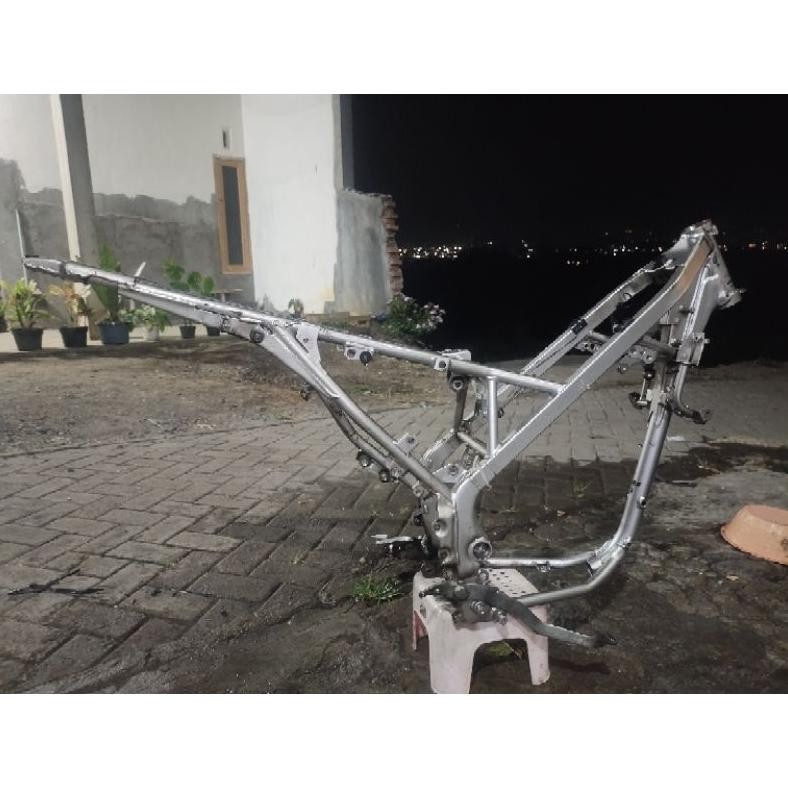 rangka klx BF tahun muda kondisi mulus masih senter ori Klx BF tahun muda include pedal rem ,postep 