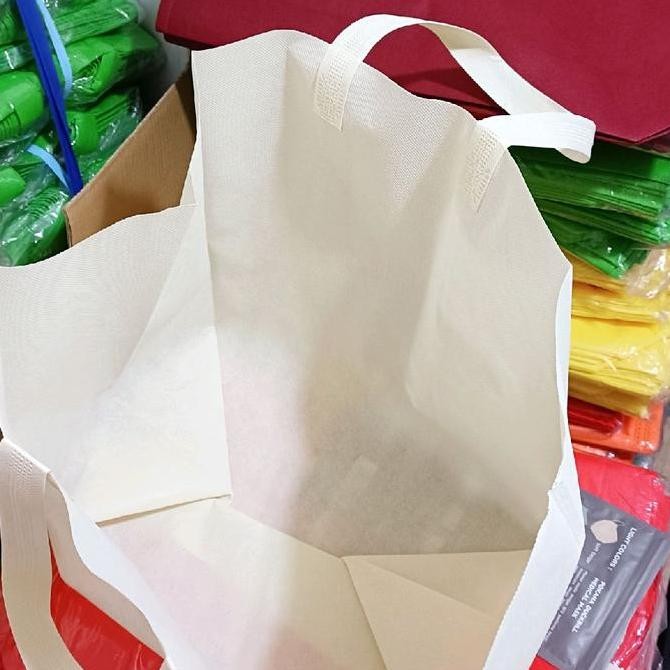 

ready TAS SPUNBOND GOODIE BAG TOTE BAG TAS KOTAK TAS HAMPERS TAS KAIN TAS SOUVENIR UK : 26 X 25 X 40 CM