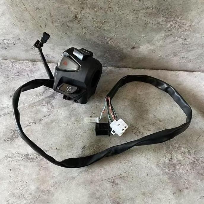 SAKLAR KANAN HOLDER KANAN PCX 150 ISS