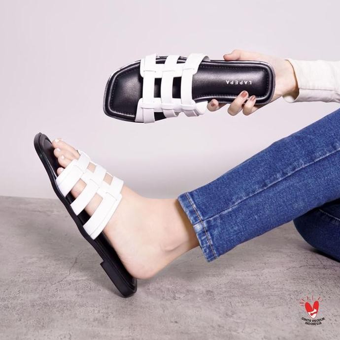 Tersedia Lapepa Tessa White Sandal Flat Wanita | sandal teplek cewek terbaru sendal slop perempuan k
