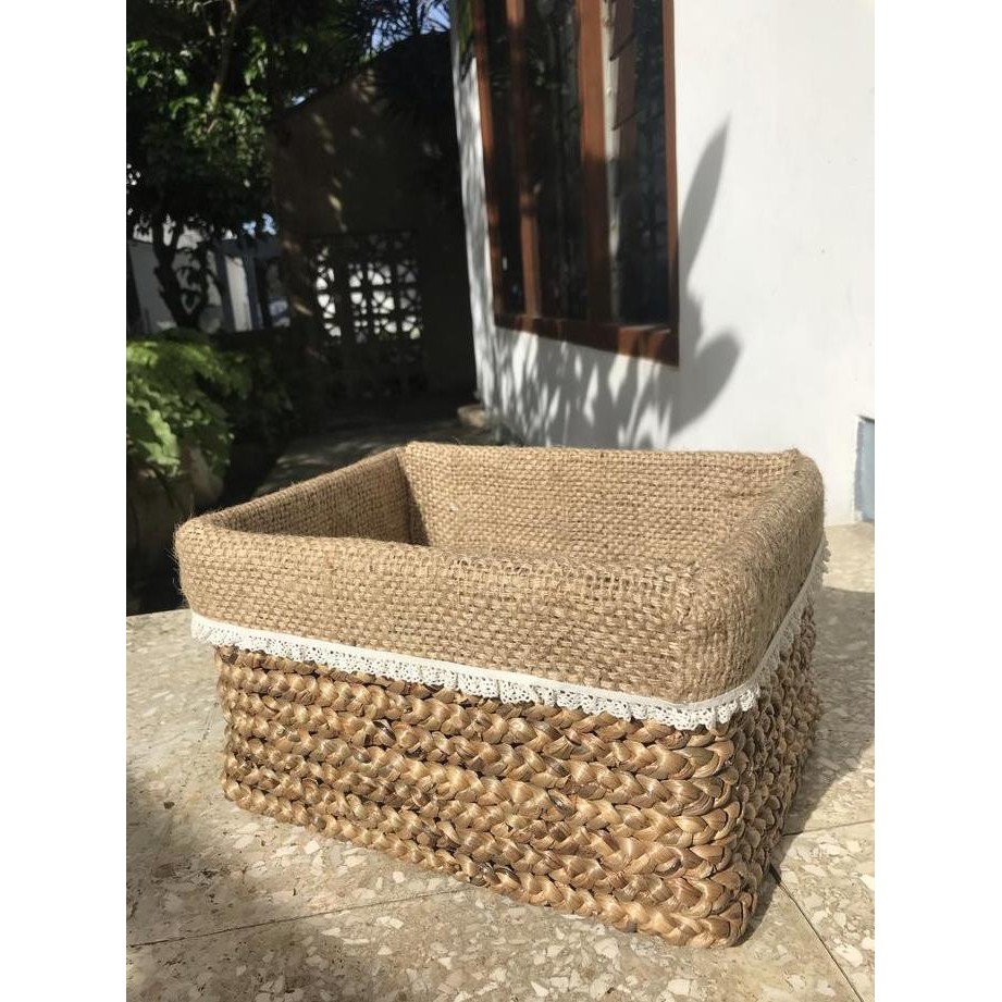 

Terlaris Size Xl Storage Box Tempat Penyimpanan Wadah Keranjang Enceng Gondok