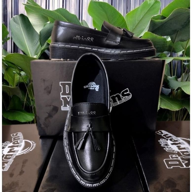 FREE BOX. SEPATU DR. MARTENS LOAFERS BLACK & WHITE. SEPATU VANNY LOAFERS DOKMAR UNISEX TERLARIS. FOR