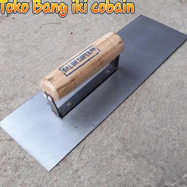 Roskam Besi Acian Sendok Semen Gagang Kayu Cap Galur