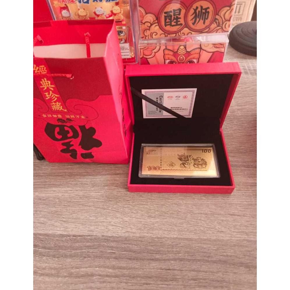 

2024 Kotak Angpao Akrilik Motif Naga Dan Kucing Hoki Warna Merah Emas Untuk Tahun Baru Imlek + Sertifikat AST