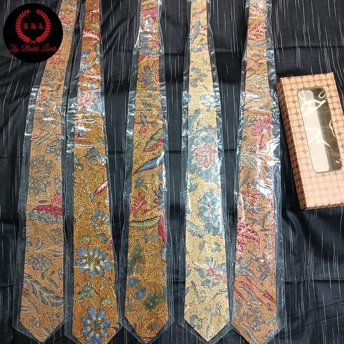 Dasi pria batik tulis lawasan