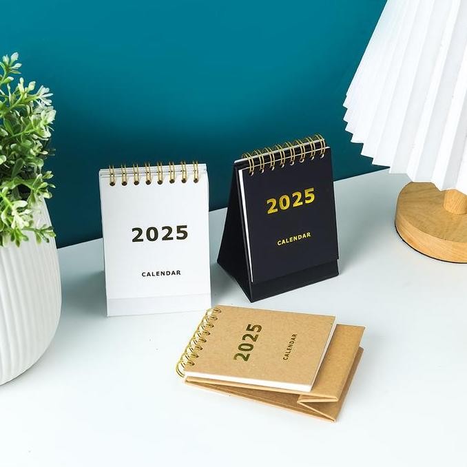 

Calendar Meja A7 2025 Kraft/ Putih/ Hitam - Ukuran A7 - Kalender Meja Aesthetic - Kalendar Mini Co