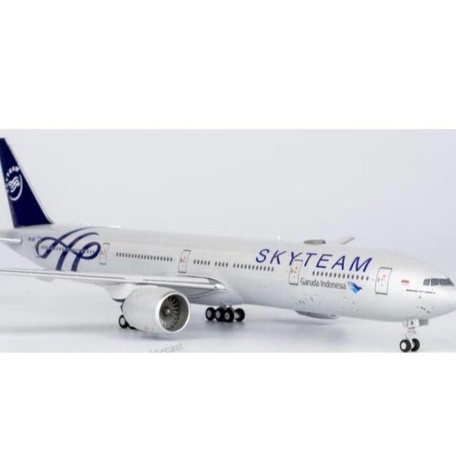 Diecast Pesawat Garuda Indonesia Boeing 737-300Er Pk-Gii Livery Skyteam 1/400 By Ng-Model
