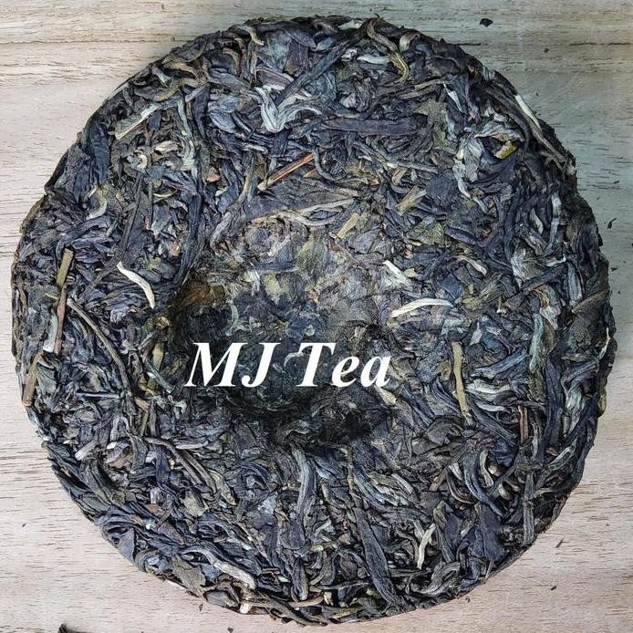 

Raw Puerh Tea "Rock Bone Flower Fragrance-Xigui Mangang" - 100 Gr Maison Auratea