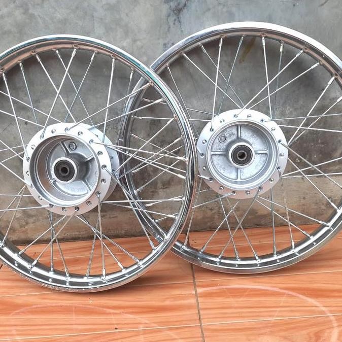 velg pelek belakang jari jari motor honda supra fit new 125 kharisma