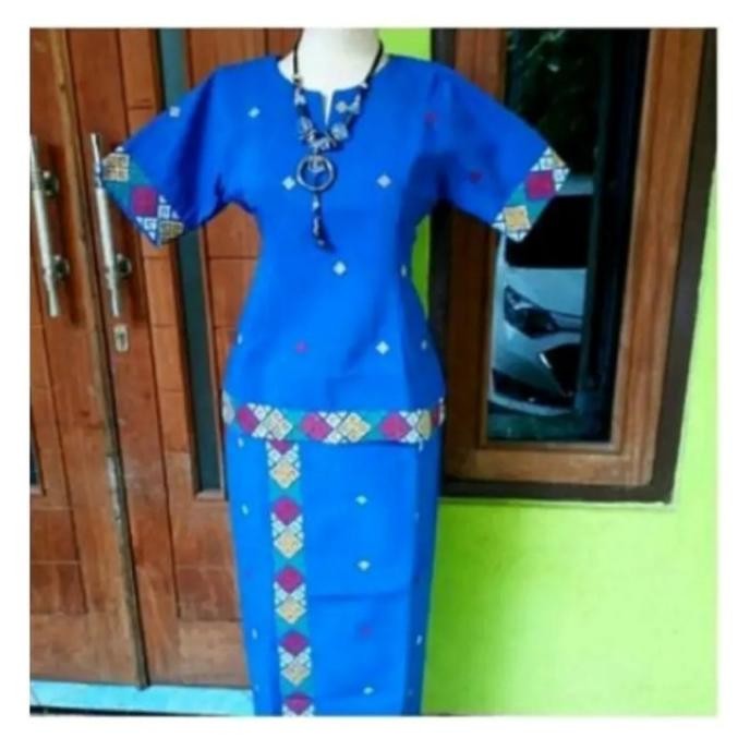 BAJU ADAT TORAJA SATU SET COUPLE KEMEJA DAN SET WANITA TENUN PABINTIK BORDIR KAIN TEBAL