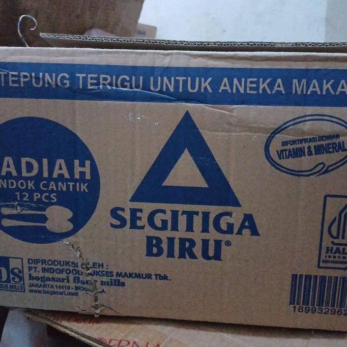 

Tepung Terigu Segitiga Biru Transparan 1 Kg Kartonan