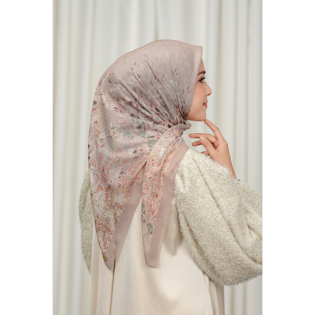 The Ederra 2.0 Satin Square - Milky