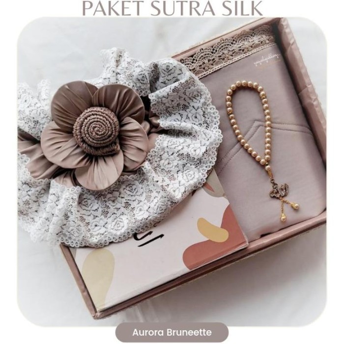 Hampers Hadiah Set Hard Box (Mukena Silk + Al Quran + Sajadah + Tasbih