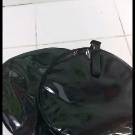 

Tempat Pet Polos Hitam