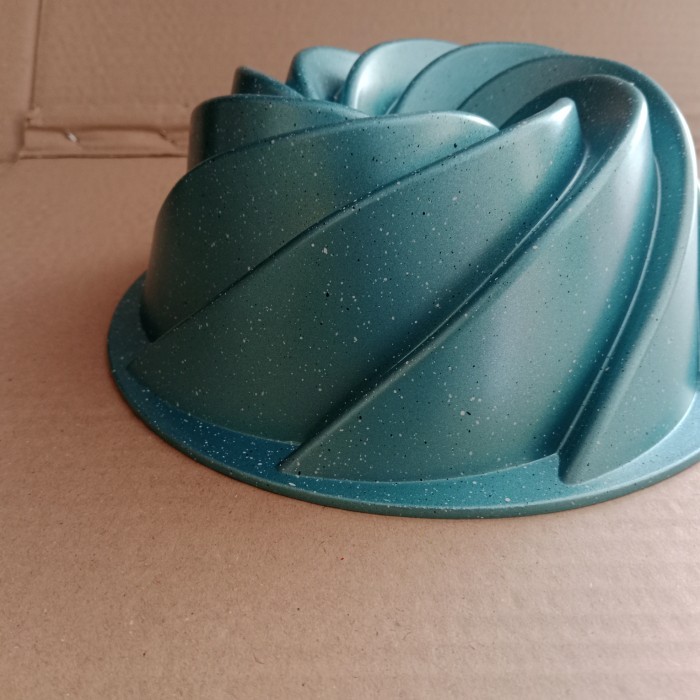 LOYANG SULTAN PREUM MARMER TWIST CAKE