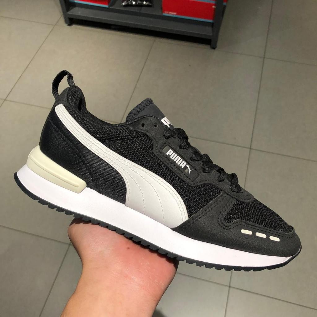 Sepatu Sneakers Puma Kasual Puma R78 Black- White 373117 01