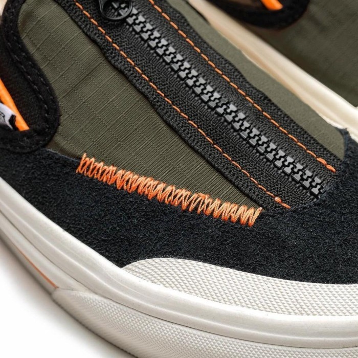 Sepatu Sneakers Pria / Poison Street X Bryant Slip On The Creed