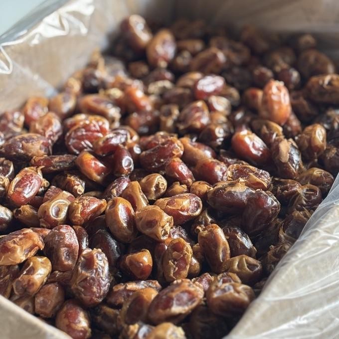 

Kurma Khalas Impor 10Kg Qwertystore322