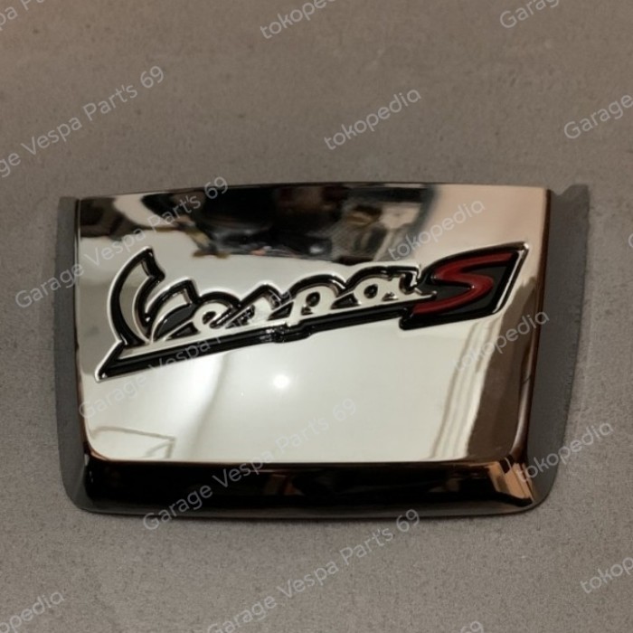 Cover Tutup Belakang Set Emblem Saddle Handle Vespa S Ori