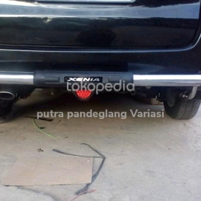 Tanduk bemper belakang mobil Daihatsu Xenia stenlis