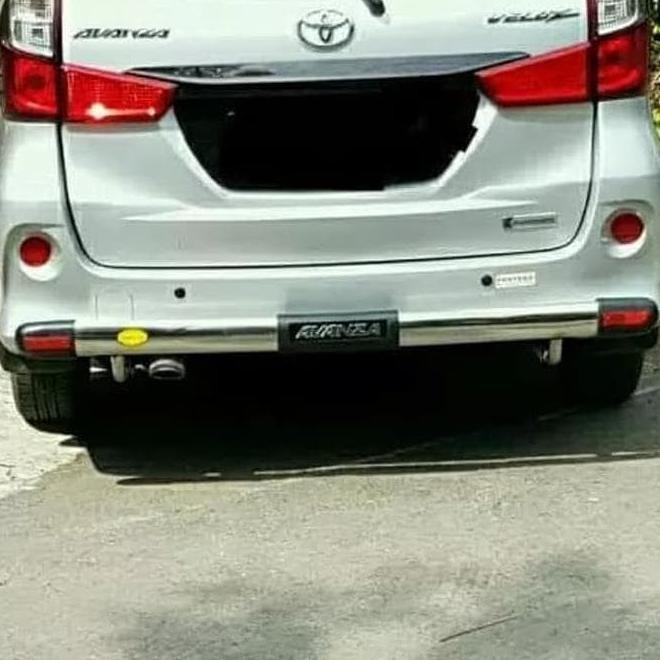Tanduk bemper belakang stenlis mobil Toyota grand avanza