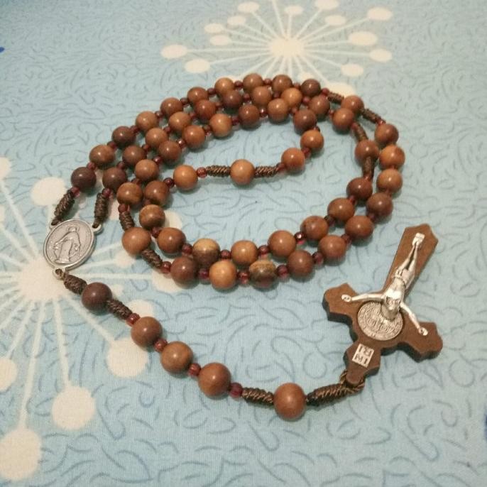 rosario kayu stigi laut