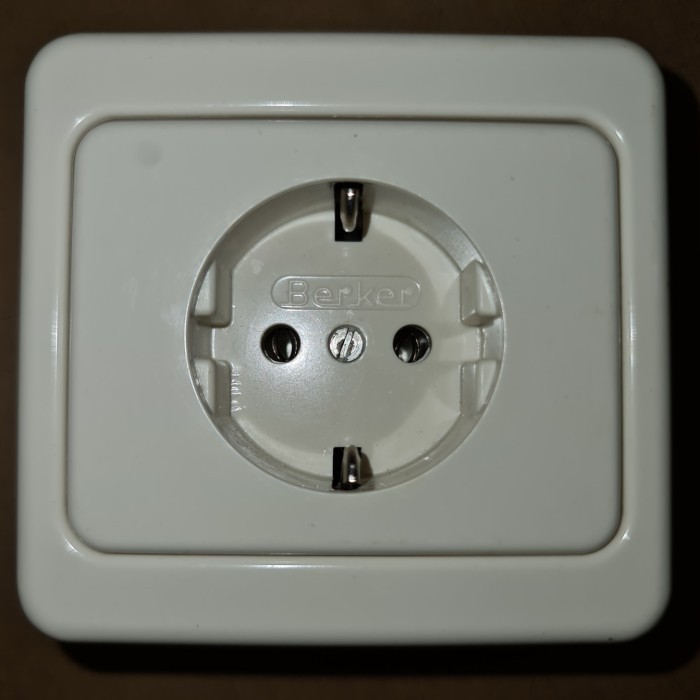 TERBARU STOP KONTAK BERKER 21098 7/83 GERMAN MADE IN GERMANY INBOW KREM CREAM