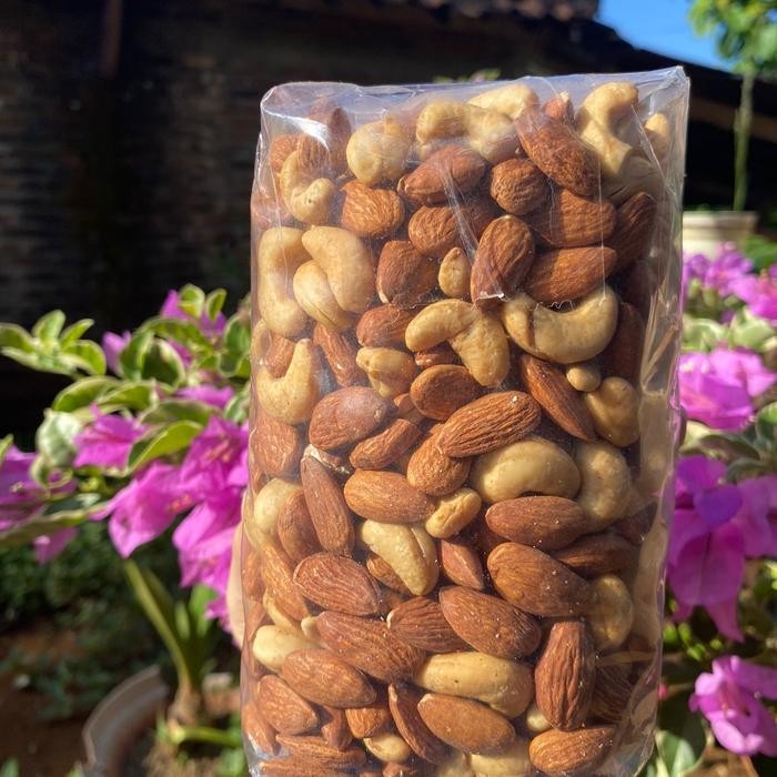 

BARANG TERLARIS MIX NUTS ALMOND DAN KACANG METE GORENG- KACANG METE MIX ALMOND Food Mede Snack