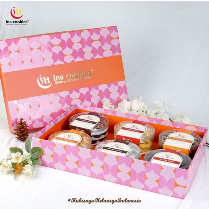 

PROMO !!! SALE TERLARIS HAMPERS KUE LEBARAN INA COOKIES REG 6 READY