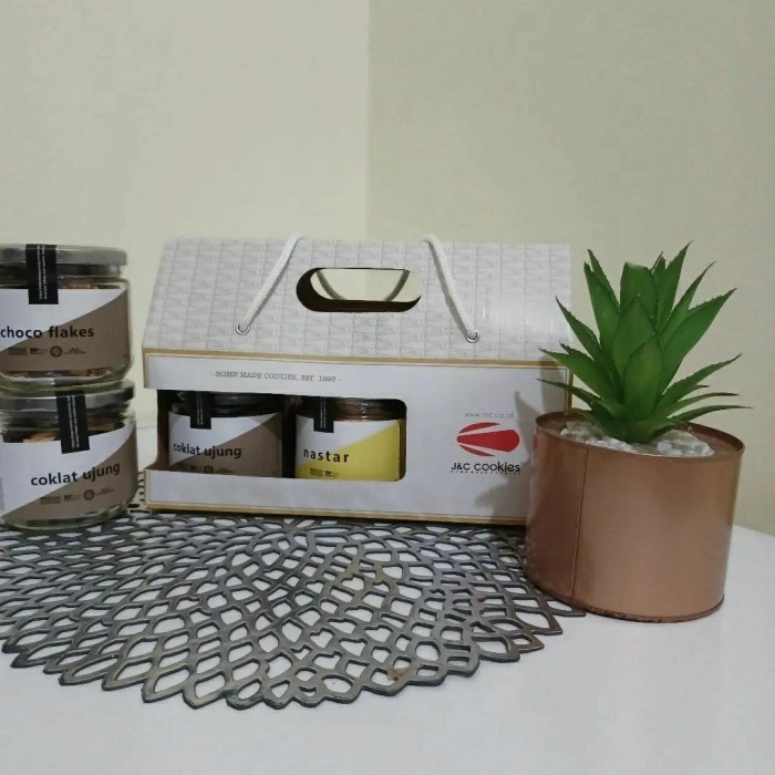 

PROMO !!! SALE TERLARIS HAMPERS KUE KERING LEBARAN JNC COOKIES READY