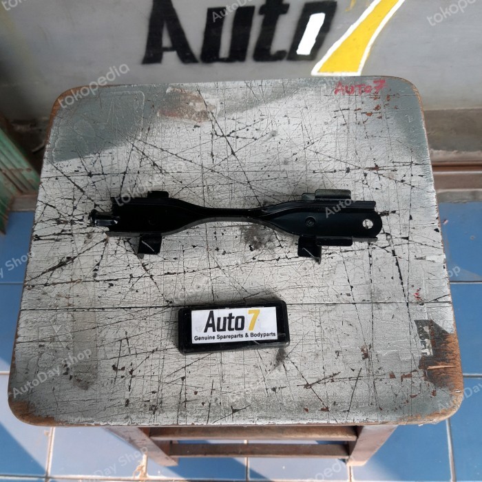 BRACKET AKI TOYOTA YARIS BAKPAU ORIGINAL
