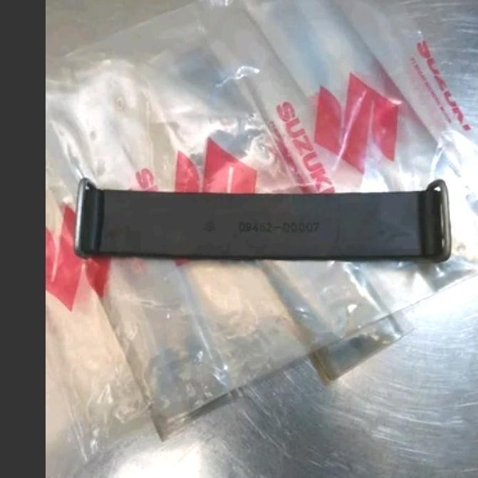 karet aki Suzuki Ts125 original karet pengikat aki Suzuki Ts125 tali aki Suzuki TS125 karet accu Suz