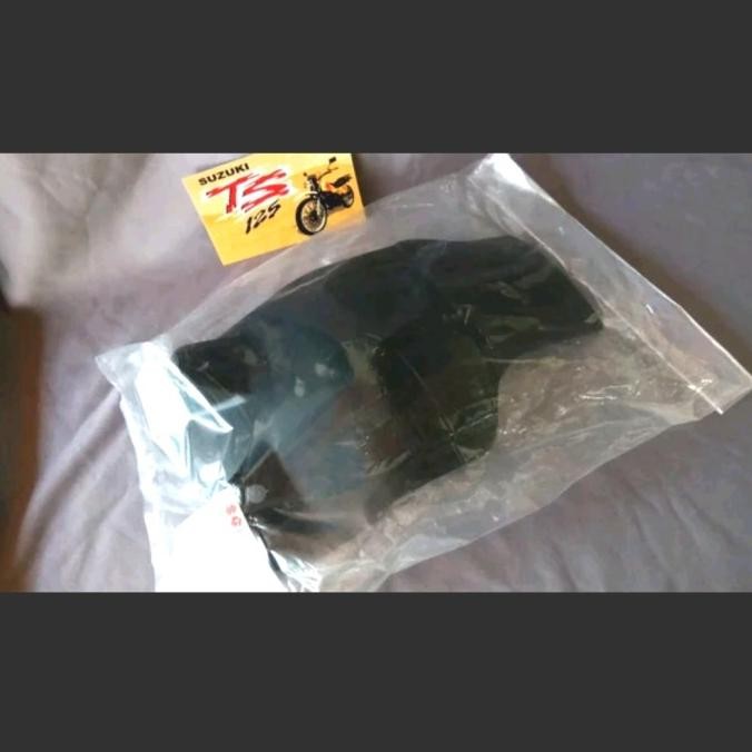 tutup monoshock Suzuki Ts125 original mud guard Suzuki Ts125  mud guard monoshock Suzuki Ts125 plast
