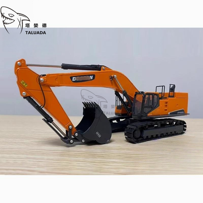 BEAST Doosan DX800LC-9 Excavator Model Widened Thickened Crawler Alloy 1:50 Scale Toy