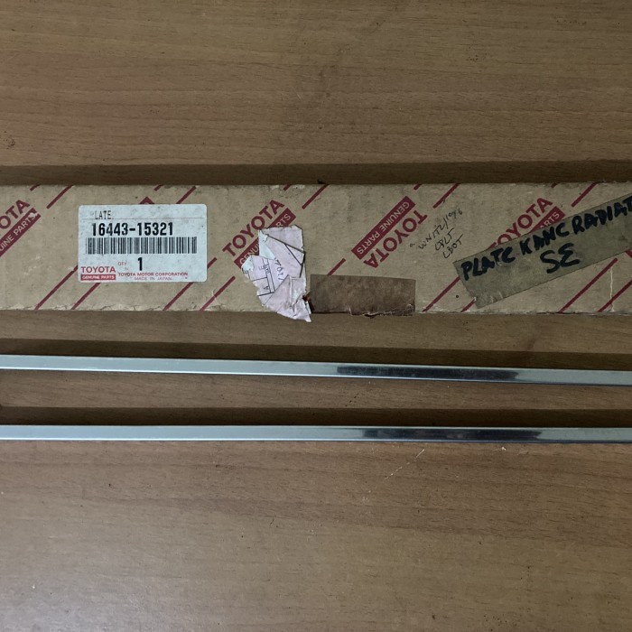 Plat Kancingan Radiator Corona GL EX Saloon Twincam TOYOTA GENUINE