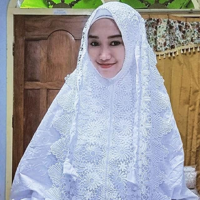 Mukena Terusan Sutra Jepang Bordir Jumbo Renda Lebar Full Swaroski Termurah - Muslim Wanita Terusan